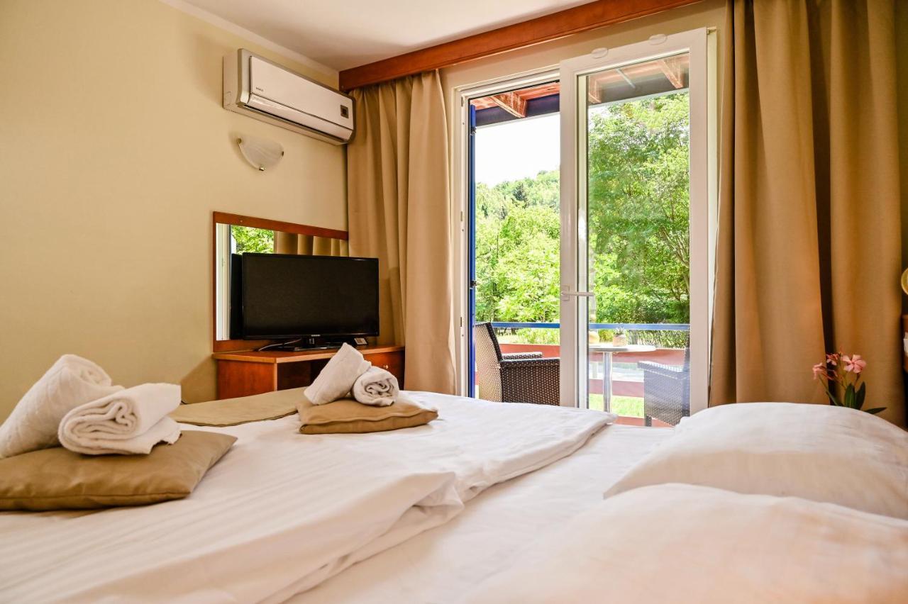 Campsite & Holiday Resort Медвея Екстериор снимка